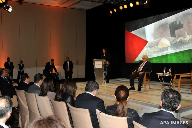 Palestinian President Mahmoud Abbas (Abu Mazen) meets with members of the Assembly of Heads of Young Global companies in the Jordanian capital of Amman on Jan. 25, 2012. Photo by Thaer Ganaim