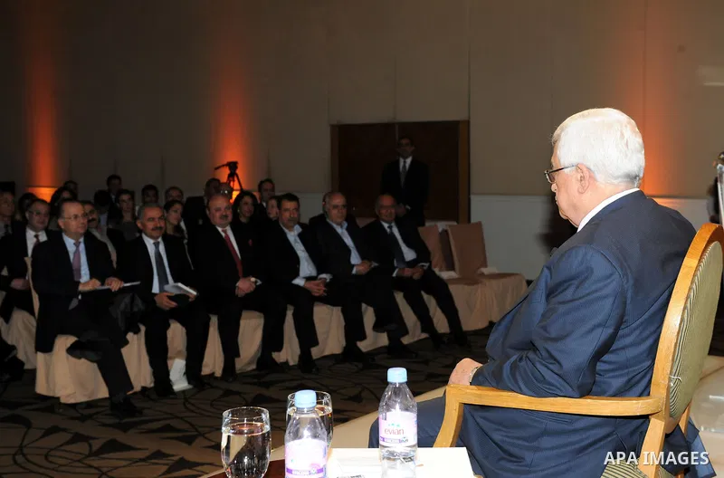 Palestinian President Mahmoud Abbas (Abu Mazen) meets with members of the Assembly of Heads of Young Global companies in the Jordanian capital of Amman on Jan. 25, 2012. Photo by Thaer Ganaim