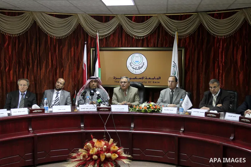 the Qatari delegation and Executive Director of the Qatari Red Crescent, Saleh el mohanadi during visit the Islamic University in Gaza City, on Jan 29. 2012. Photo by Mohammed Asad