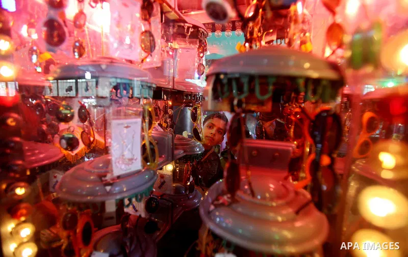 Palestinians children enjoy a ride in an amusement park, during School holidays in Gaza City, Jan. 30, 2012. Photo by Ashraf Amra