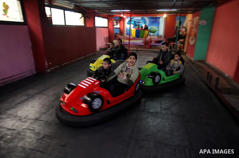 Palestinians children enjoy a ride in an amusement park, during School holidays in Gaza City, Jan. 30, 2012. Photo by Ashraf Amra