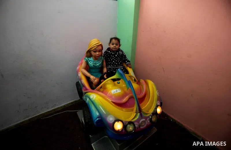 Palestinians children enjoy a ride in an amusement park, during School holidays in Gaza City, Jan. 30, 2012. Photo by Ashraf Amra
