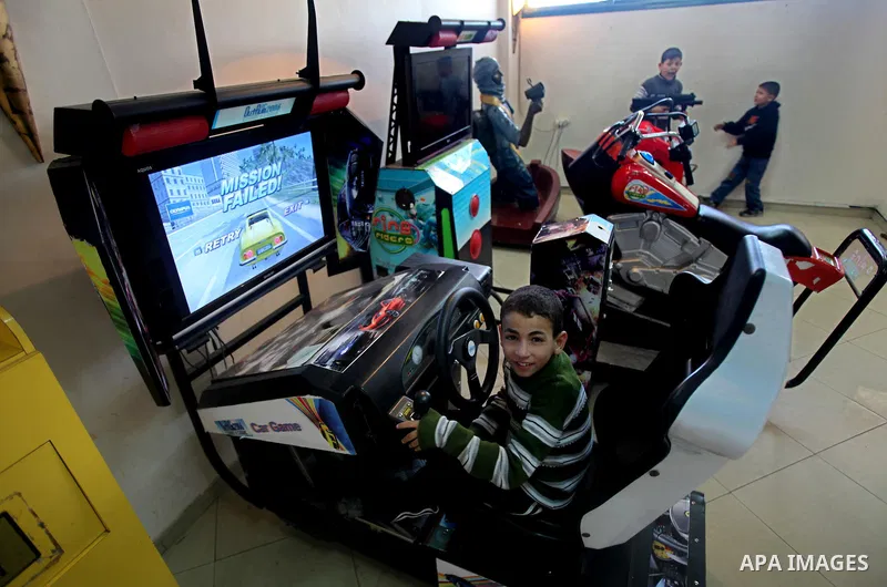 Palestinians children enjoy a ride in an amusement park, during School holidays in Gaza City, Jan. 30, 2012. Photo by Ashraf Amra