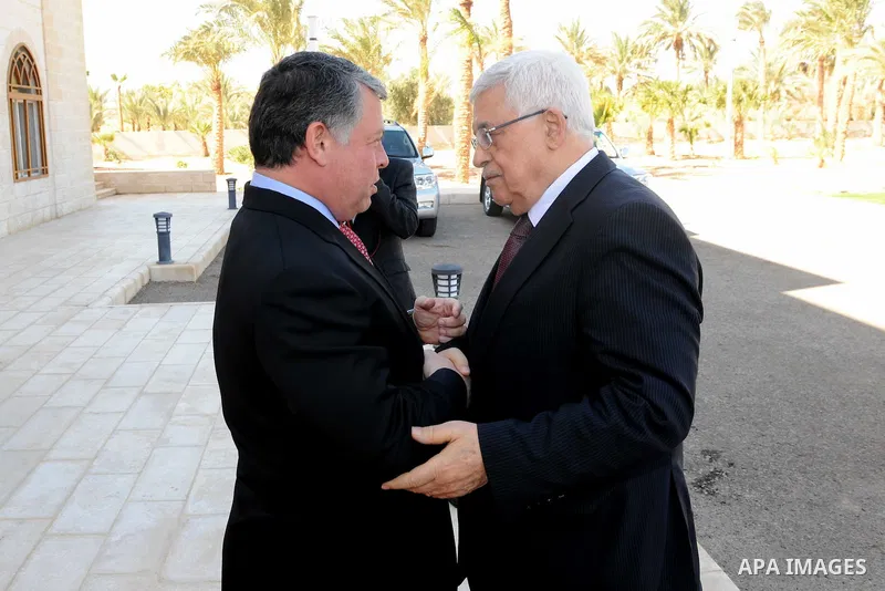 Palestinian President Mahmoud Abbas (Abu Mazen) meets with King Abdullah II in the Jordanian capital of Amman on Feb 4,2012. Photo by Thaer Ganaim
