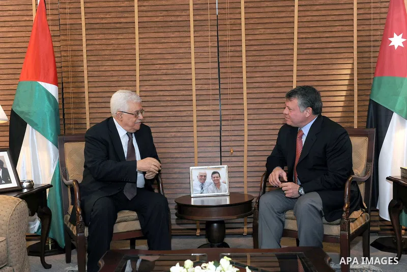 Palestinian President Mahmoud Abbas (Abu Mazen) meets with King Abdullah II in the Jordanian capital of Amman on Feb 4,2012. Photo by Thaer Ganaim