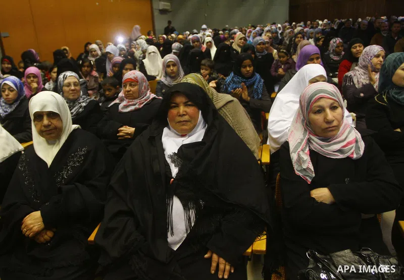 Palestinians attend a festival marking the birthday of Prophet Mohammad in Gaza City February 4, 2012. Photo by Ashraf Amra