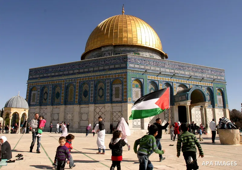 Palestinians Celebrating a marking the birthday of Prophet Mohammad in Al-Aqsa Mosque in Old City of Jerusalem on February 4, 2012. Photo by Mahfouz Abu Turk