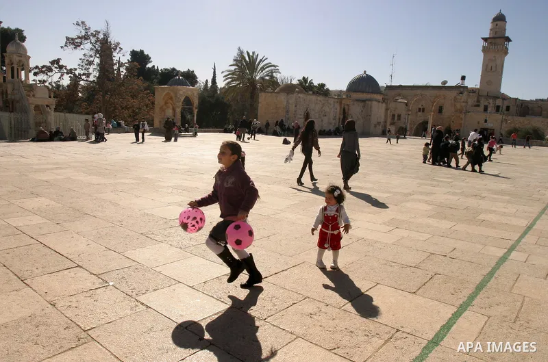Palestinians Celebrating a marking the birthday of Prophet Mohammad in Al-Aqsa Mosque in Old City of Jerusalem on February 4, 2012. Photo by Mahfouz Abu Turk