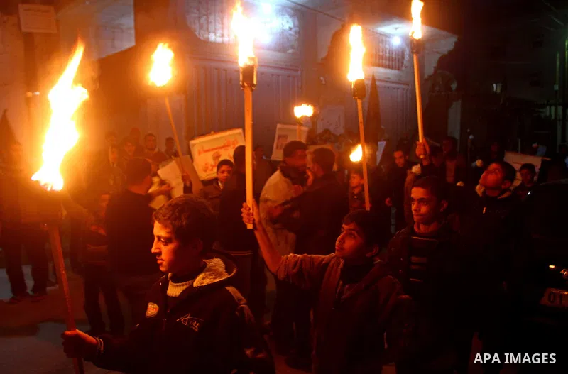 A Palestinian boy holds a torch during a protest in Dir al-Balah in the central Gaza Strip, calling for the release of Palestinian prisoners held in Israeli jails February 6, 2012. Photo by Ashraf Amra