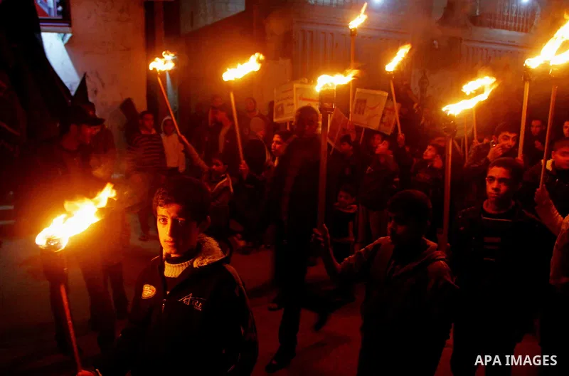 A Palestinian boy holds a torch during a protest in Dir al-Balah in the central Gaza Strip, calling for the release of Palestinian prisoners held in Israeli jails February 6, 2012. Photo by Ashraf Amra
