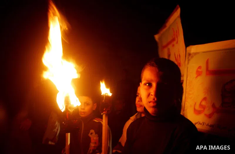 A Palestinian boy holds a torch during a protest in Dir al-Balah in the central Gaza Strip, calling for the release of Palestinian prisoners held in Israeli jails February 6, 2012. Photo by Ashraf Amra