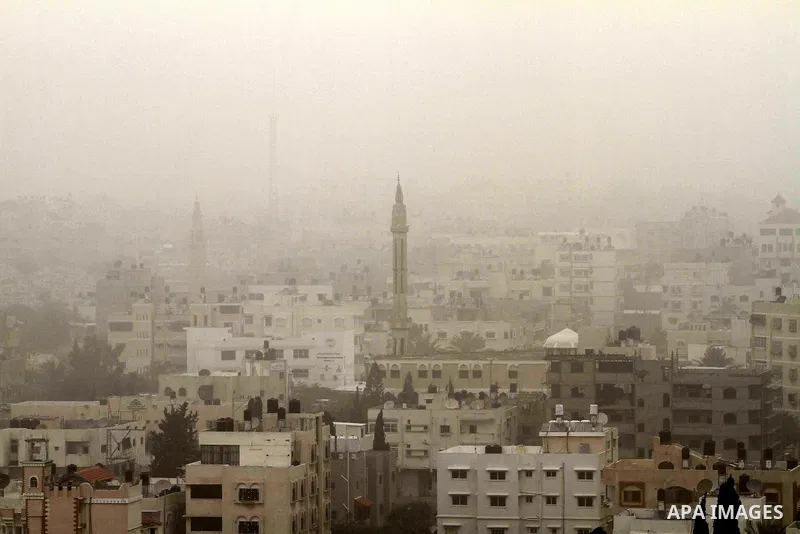 A general view Shows the parameters of Gaza City during cold winds and sand storms on Feb. 07, 2012. Photo by Mohammed Asad