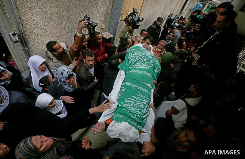 Palestinians carry the body of Abed Kareem Zaytoneya during his funeral in Gaza City February 12, 2012. An Israeli air strike on the Gaza Strip killed a Palestinian civilian, Zaytoneya, on Sunday, hospital officials said...
