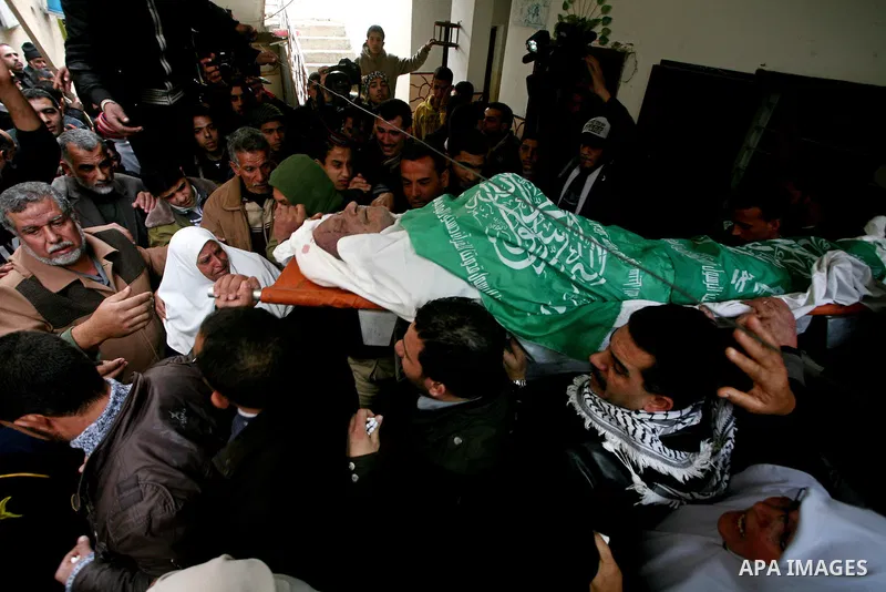 Palestinians carry the body of Abed Kareem Zaytoneya during his funeral in Gaza City February 12, 2012. An Israeli air strike on the Gaza Strip killed a Palestinian civilian, Zaytoneya, on Sunday, hospital officials said...