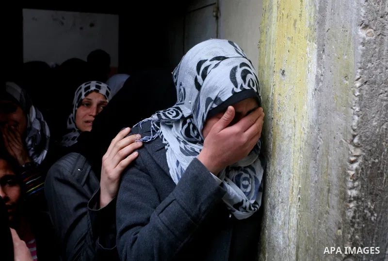 Relatives of Abed Kareem Zaytoneya mourns next to his body during his funeral in Gaza City February 12, 2012. An Israeli air strike on the Gaza Strip killed a Palestinian civilian, Zaytoneya, on Sunday, hospital official...