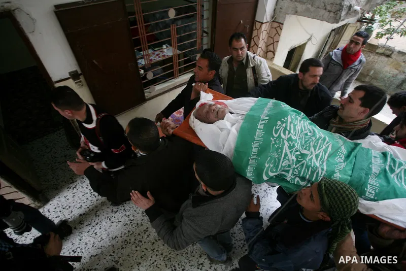 Palestinians carry the body of Abed Kareem Zaytoneya during his funeral in Gaza City February 12, 2012. An Israeli air strike on the Gaza Strip killed a Palestinian civilian, Zaytoneya, on Sunday, hospital officials said...