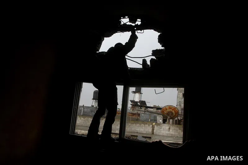 Palestinians look at the damage to house after an Israeli air strike in Gaza City February 19, 2012. Photo by Ashraf Amra