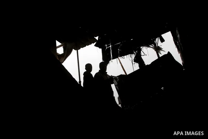 Palestinians look at the damage to house after an Israeli air strike in Gaza City February 19, 2012. Photo by Ashraf Amra