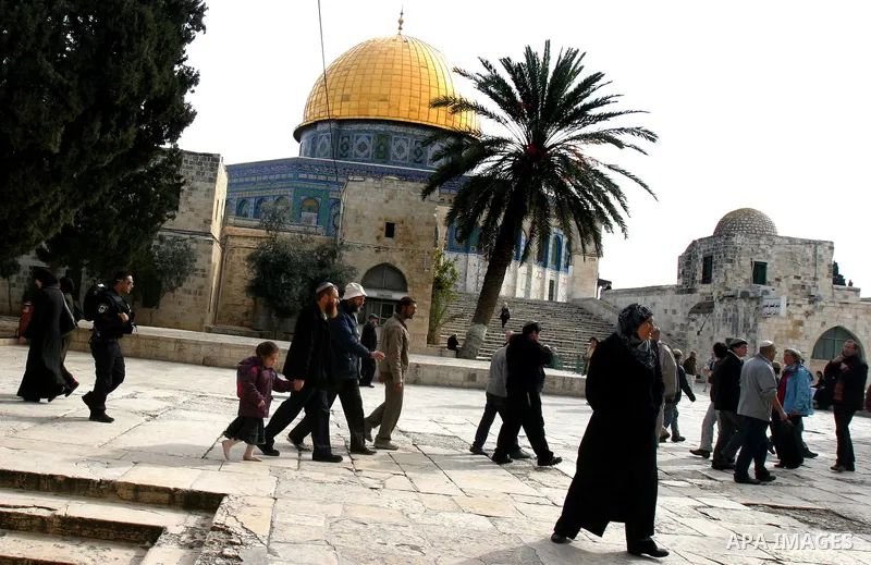 Israeli police and Jewish settlers entered the Al-Aqsa mosque compound in Jerusalem’s Old City on February 23, 2012.A Palestinian resident of Jerusalem's Old City who was at the site during the incident, told that a grou...