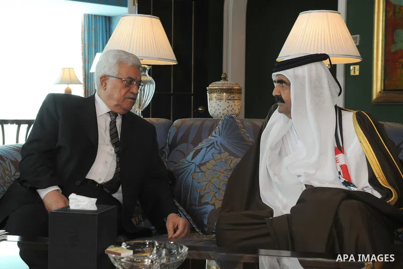 Palestinian President Mahmoud Abbas, meet with Qatar's Emir Sheikh Hamad bin Khalifa al-Thani in Doha, Qatar, 26 February 2012. Photo by Thaer Ghanaim