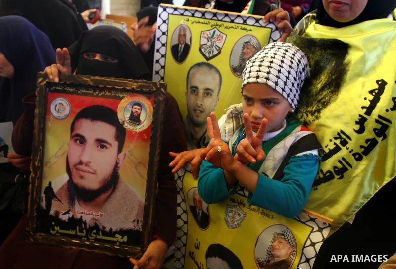 Palestinians gather during a protest at the Red Cross' offices in Gaza City to call for the release of Palestinian prisoners held in Israeli jails, on Feb. 27, 2012. Photo by Ashraf Amra