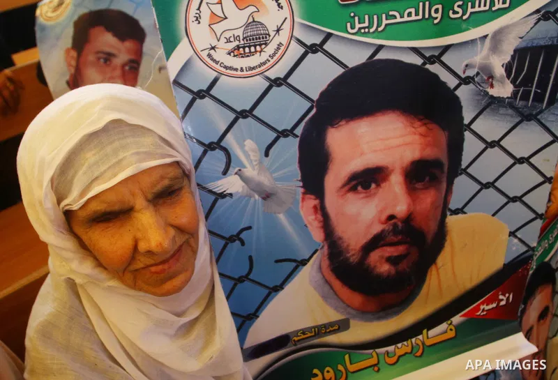 Palestinians gather during a protest at the Red Cross' offices in Gaza City to call for the release of Palestinian prisoners held in Israeli jails, on Feb. 27, 2012. Photo by Ashraf Amra