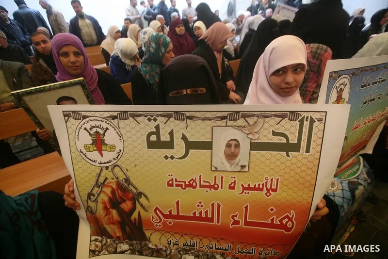 Palestinians gather during a protest at the Red Cross' offices in Gaza City to call for the release of Palestinian prisoners held in Israeli jails, on Feb. 27, 2012. Photo by Ashraf Amra
