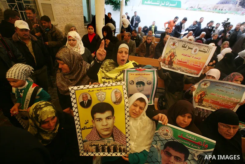 Palestinians gather during a protest at the Red Cross' offices in Gaza City to call for the release of Palestinian prisoners held in Israeli jails, on Feb. 27, 2012. Photo by Ashraf Amra