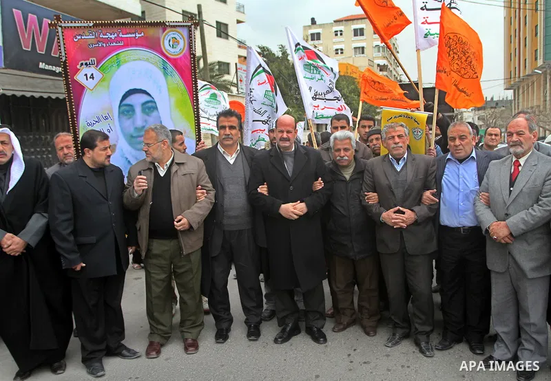 Palestinians gather during a protest at the Red Cross' offices in Gaza City to call for the release of Palestinian prisoners held in Israeli jails, on Feb. 29, 2012. Photo by Ashraf Amra