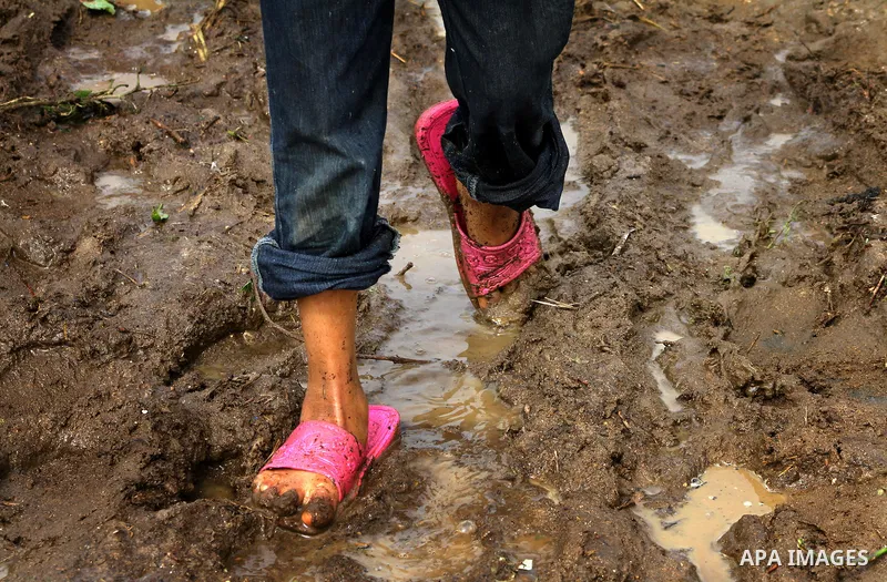 Palestinian Bedouin children walk through muddy waters after heavy rains which flooded the Al Moghraka area in the central Gaza Strip, 04 March 2012. Photo by Ashraf Amra