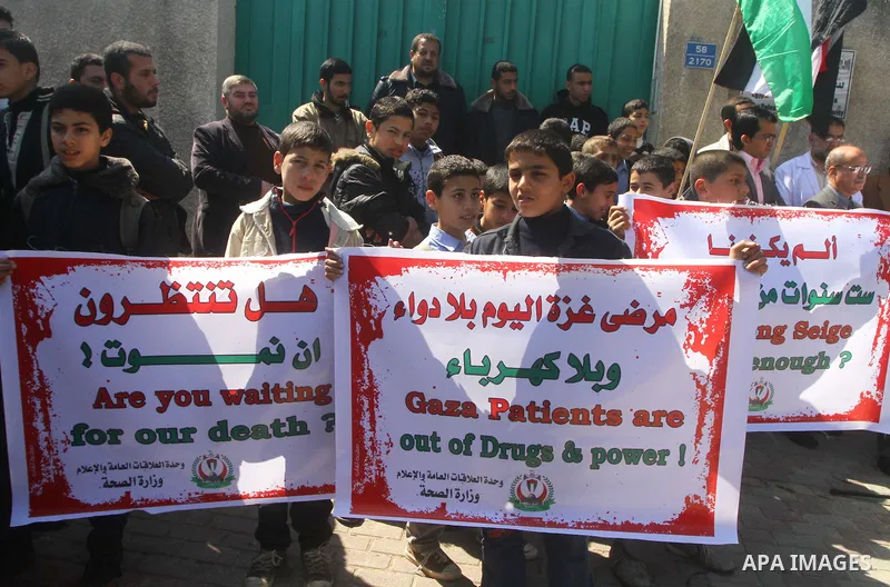 A Palestinian students take part in a protest in front of Egyptian Embassy in Gaza, calling for supplying the Gaza Strip with enough fuel on Mar. 06, 2012. Photo by Ashraf Amra