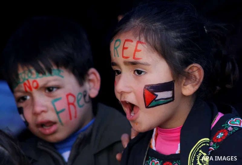 Palestinian children demonstrate in solidarity with Hana'a Shalabi during a protest in front of red cross in Gaza City, on mar. 07, 2012. Shalabi, released by Israel in a prisoner swap last year but re-arrested earlier t...