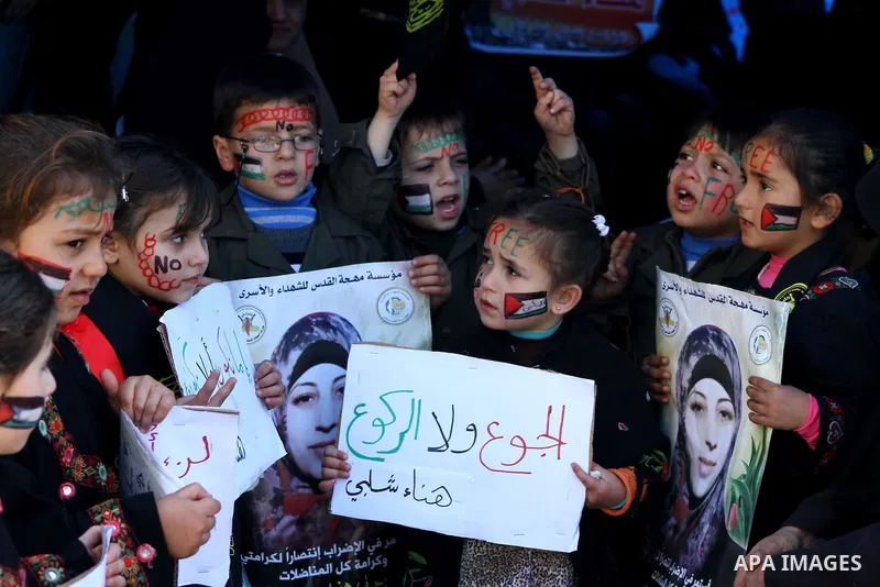 Palestinian children demonstrate in solidarity with Hana'a Shalabi during a protest in front of red cross in Gaza City, on mar. 07, 2012. Shalabi, released by Israel in a prisoner swap last year but re-arrested earlier t...