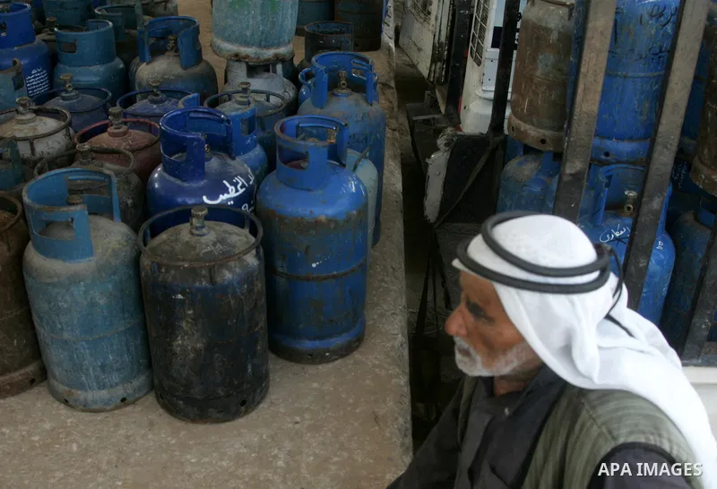 Palestinians wait to fill gas cylinders at a gas filling station in Khan Younis in the southern Gaza Strip March 8, 2012. Photo by Abed Rahim Khatib