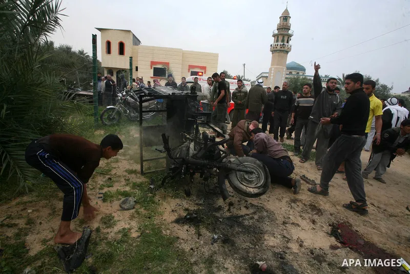 A Palestinian man reacts next to a rickshaw following an Israeli air strike in Khan Younis in the southern Gaza Strip March 12, 2012. Israeli air strikes killed two Palestinian militants and wounded 25 civilians in the G...