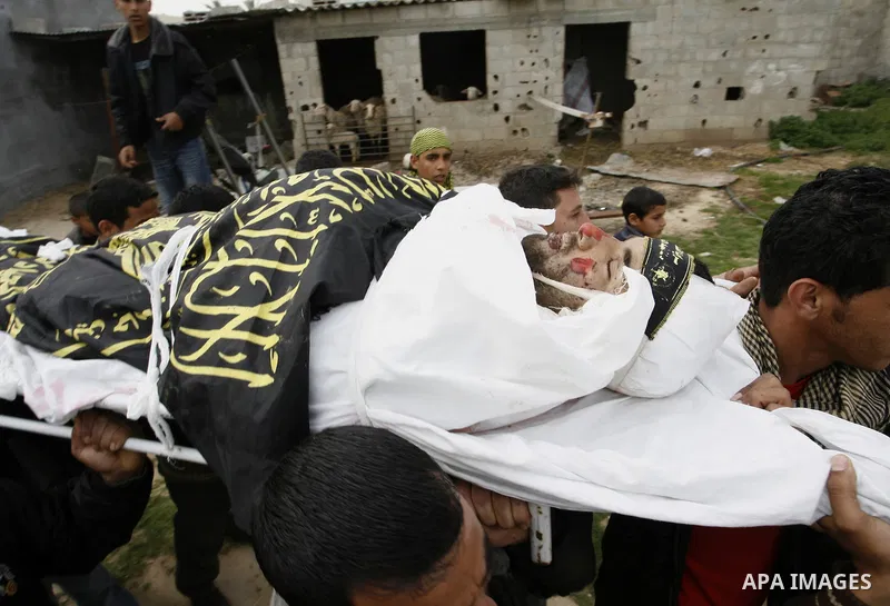 Palestinian mourners carry the body of Raafat Abu Eid , 24-years-old, a member of the Islamic Jihad's armed wing, the Al-Quds Brigades, during his funeral in Khan Yunis in the southern Gaza Strip, on March 12, 2012. Eid...