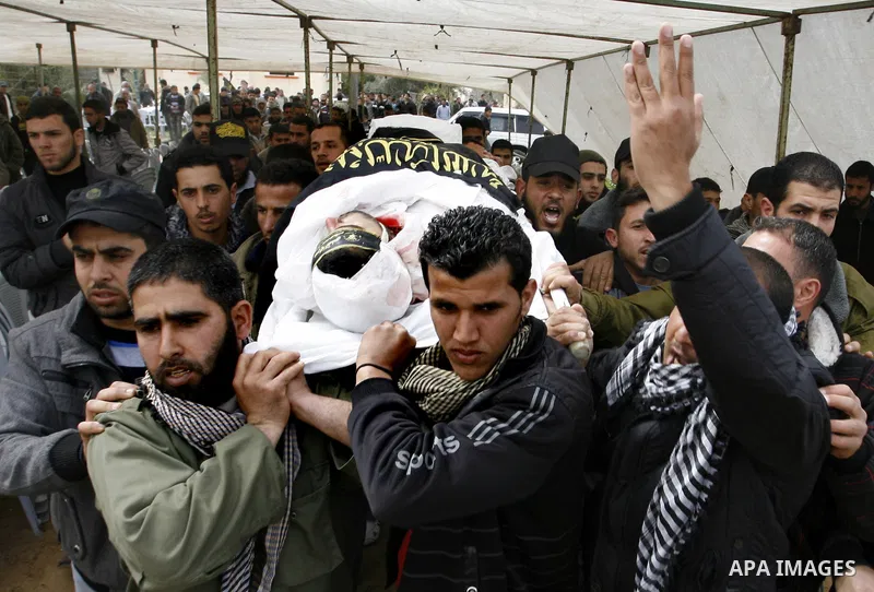Palestinian mourners carry the body of Raafat Abu Eid , 24-years-old, a member of the Islamic Jihad's armed wing, the Al-Quds Brigades, during his funeral in Khan Yunis in the southern Gaza Strip, on March 12, 2012. Eid...
