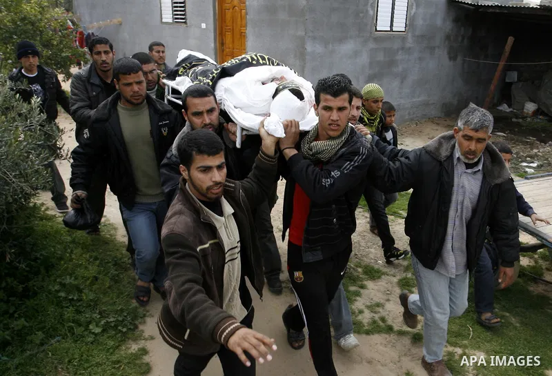 Palestinian mourners carry the body of Raafat Abu Eid , 24-years-old, a member of the Islamic Jihad's armed wing, the Al-Quds Brigades, during his funeral in Khan Yunis in the southern Gaza Strip, on March 12, 2012. Eid...