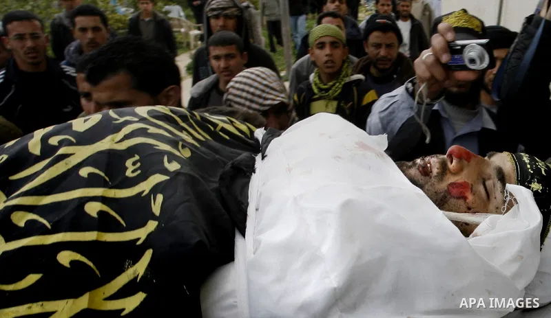 Palestinian mourners carry the body of Raafat Abu Eid , 24-years-old, a member of the Islamic Jihad's armed wing, the Al-Quds Brigades, during his funeral in Khan Yunis in the southern Gaza Strip, on March 12, 2012. Eid...