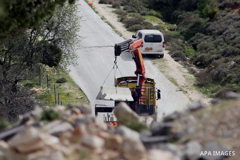 Israeli troops remove the ,Piet AXA, checkpoint near Ramot settlement, northern Jerusalem, March 12, 2012.. Photo by Issam Rimawi