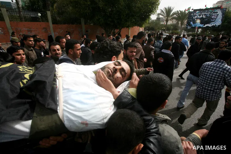 Palestinians carry the body of Islamic Jihad militant Mohammed Daher during his funeral in Gaza City March 13, 2012. An Egyptian-brokered truce between Israel and militant groups in the Gaza Strip began to take hold on T...
