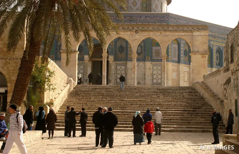 Palestinians and Jewish settler look to the dome of the rock at Al-Aqsa mosque in the old city of Jerusalem on Mar. 14, 2012. Photo by Mahfouz Abu Turk