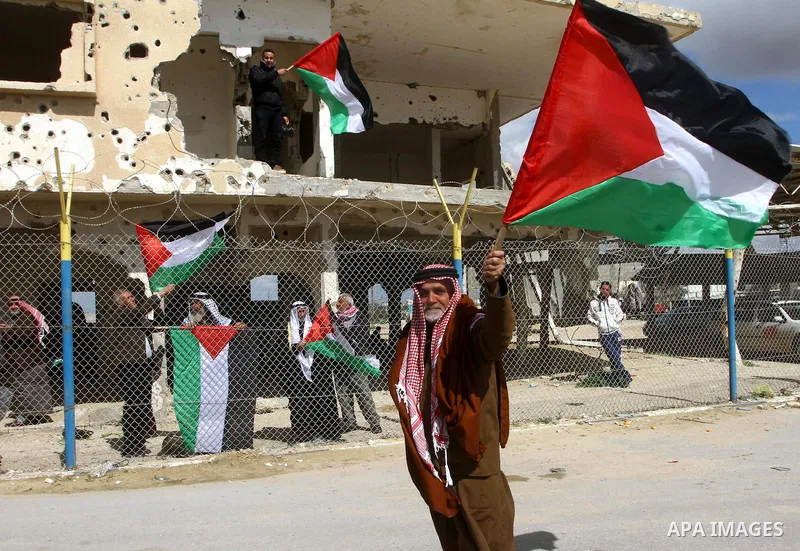 Palestinians attend a rally in front of the Rafah border crossing with Egypt on March 17, 2012, during a sit-in Rafah demanding Egypt provide the Gaza Strip with electricity and diesel. The Palestinian energy authority i...