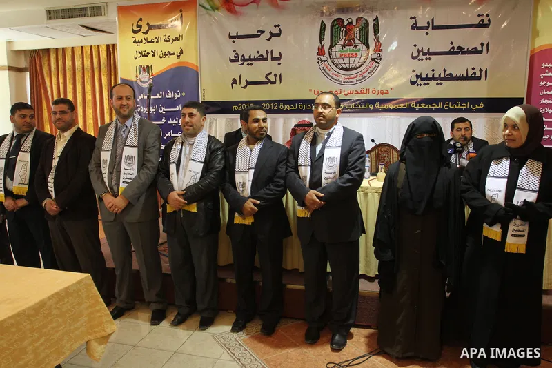 Palestinian journalists cast their votes in the Palestinian journalists syndicate elections in Gaza Strip, in Gaza city on March 18,2012. More than 370 journalist casted their votes in the election on Sunday evening. Pho...