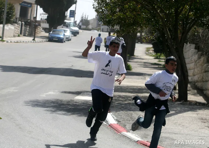 Palestinian youths participating in the Marathon "Jerusalem is the eternal capital of Palestine", which was launched in front of the tomb of President easer President Arafat in Ramallah, West Bank, March 19, 2012 ". Phot...