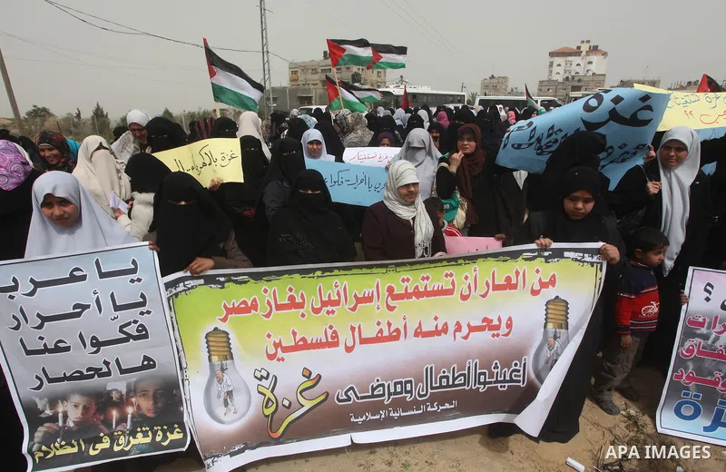 Palestinian women take part in a Hamas rally calling on Egyptian authorities to provide the Gaza Strip with electricity and fuel near the Rafah Border crossing, in the southern Gaza Strip, 20 March 2012. Gazans are repor...