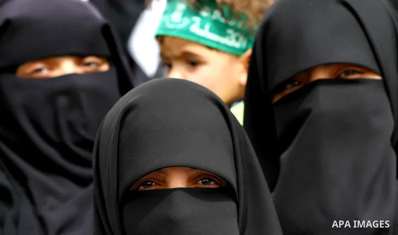Palestinian women take part in a Hamas rally calling on Egyptian authorities to provide the Gaza Strip with electricity and fuel near the Rafah Border crossing, in the southern Gaza Strip, 20 March 2012. Gazans are repor...