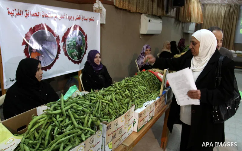 Palestinians attend exhibition for agricultural products in Gaza City on Mar. 22, 2012. to support the Palestinian national products. Photo by Mohammed Asad
