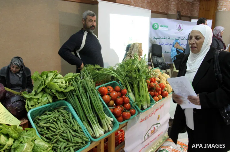 Palestinians attend exhibition for agricultural products in Gaza City on Mar. 22, 2012. to support the Palestinian national products. Photo by Mohammed Asad