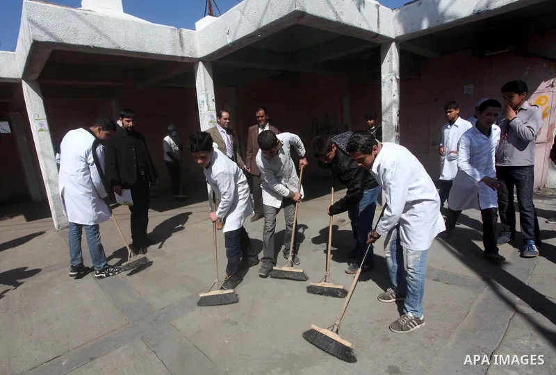 Palestinian students volunteer clean the streets during the campaign "Cleanliness " in Gaza City on Mar. 22, 2012. Photo by Ashraf Amra